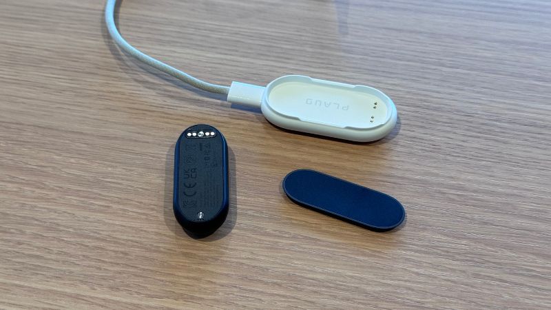 PLAUD NotePinの充電器