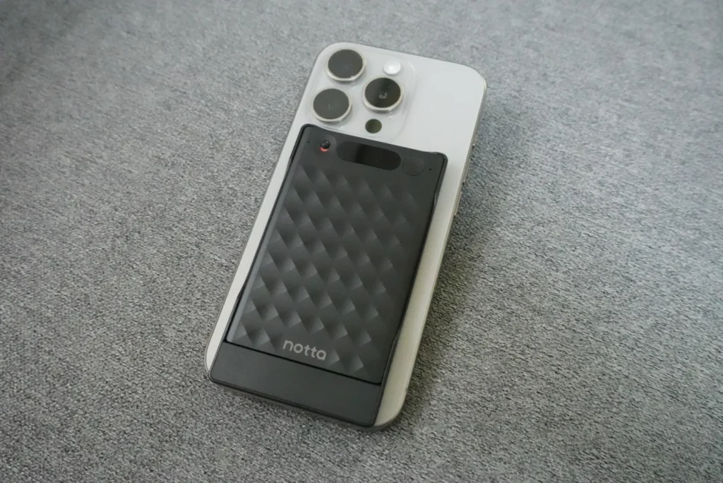 iPhone背面に装着したNotta Memo Type-C