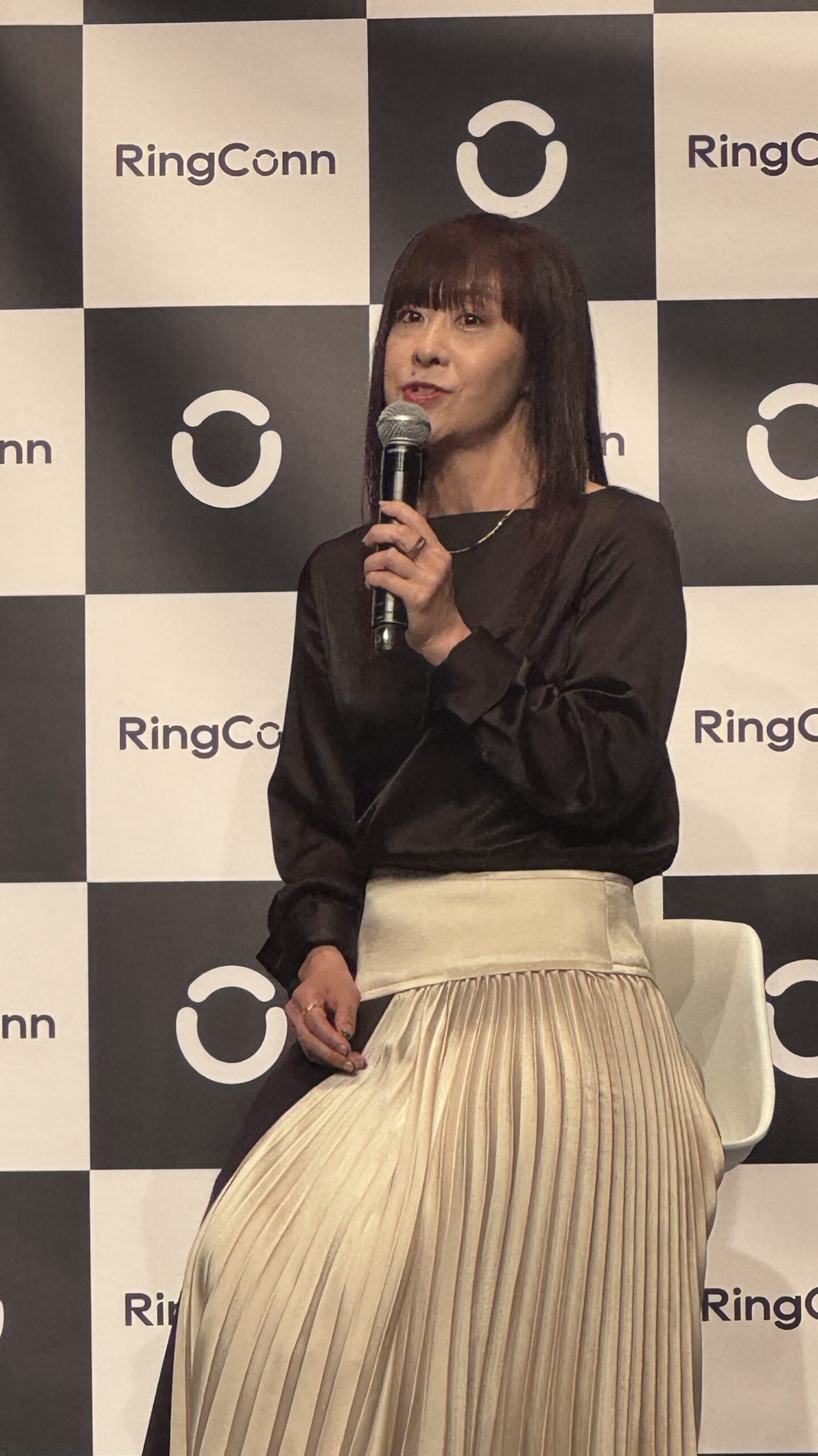 登壇する本田由佳先生